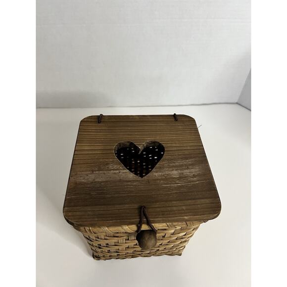 Vtg Natural Woven Wicker Rattan Heart Shape CoverTissue Box Holder Square BOHO - Picture 1 of 9